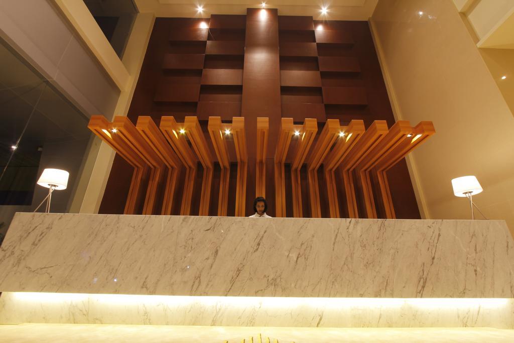 Royal Asnof Hotel Pekanbaru Exterior photo