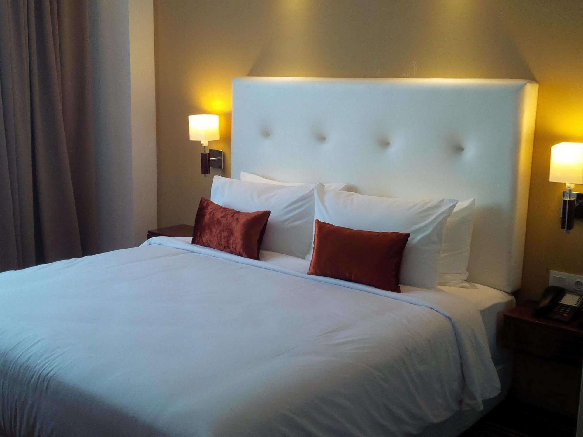 Royal Asnof Hotel Pekanbaru Exterior photo